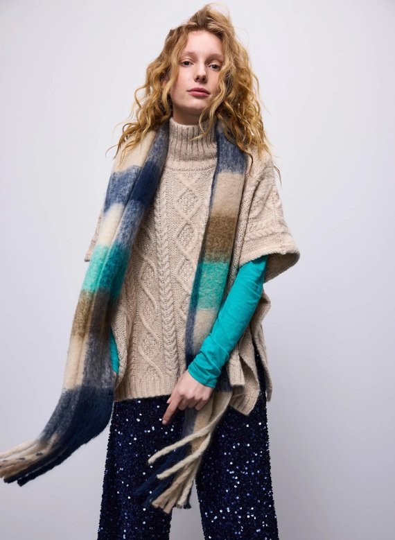 Poncho Cable Knit